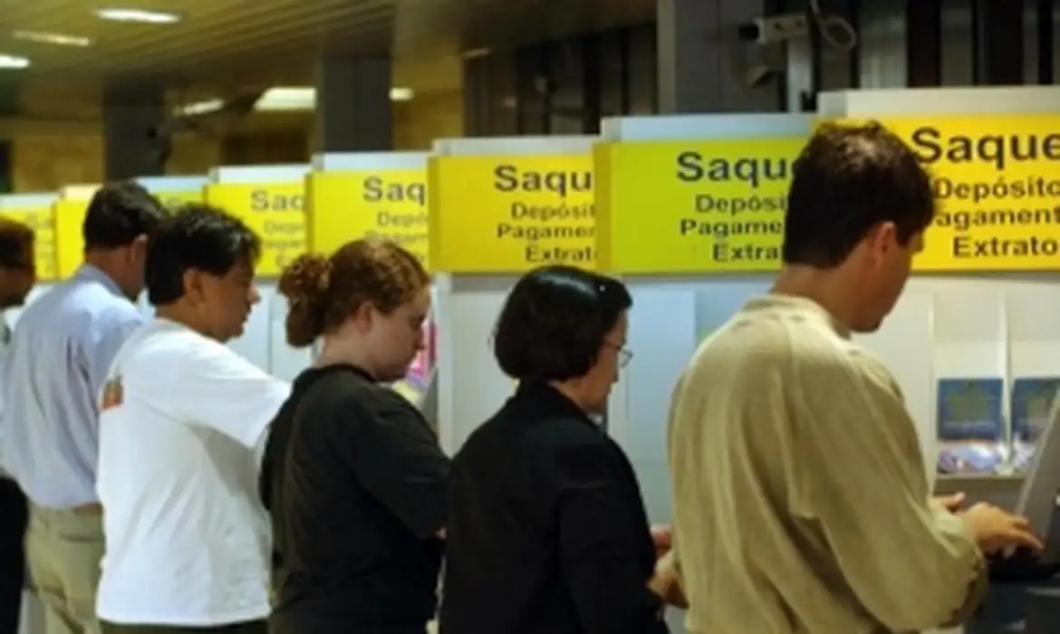 Canais digitais substituem atendimento no feriado