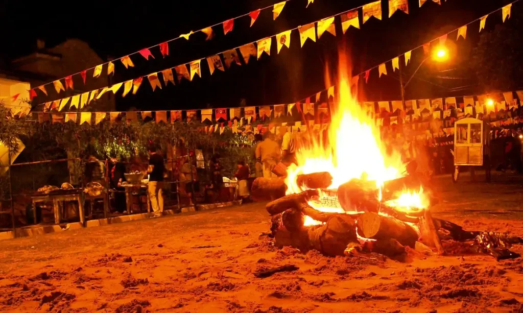 fogueira-na-festa-junina-1024x613 Conheça a história por trás da tradição das bandeirolas juninas