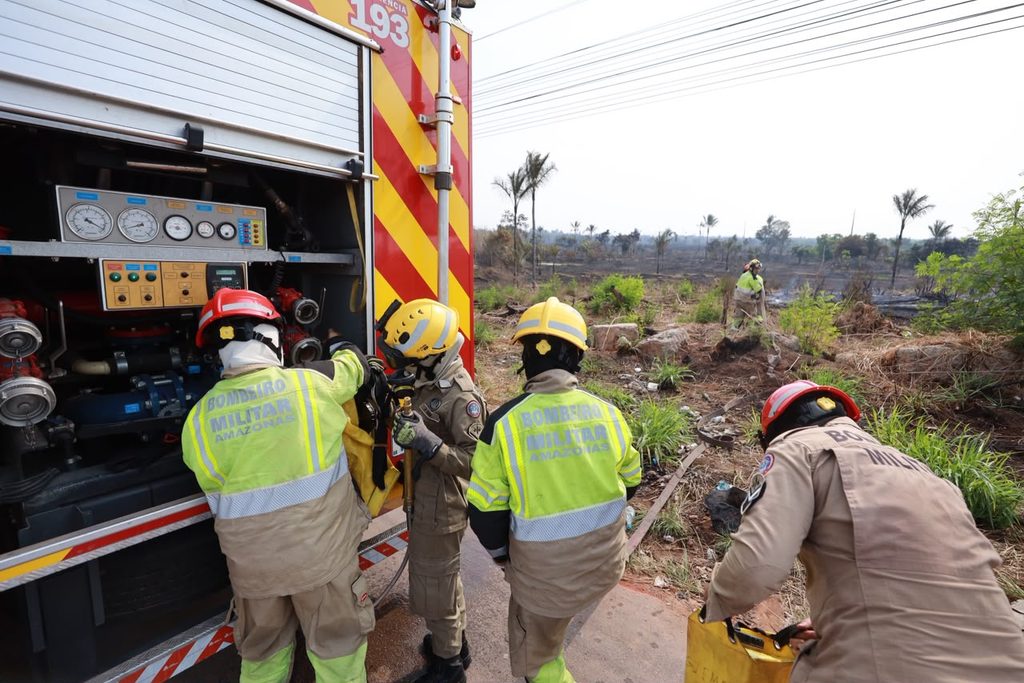 WhatsApp-Image-2026-09-24-at-4.03.40-PM-1024x683 Corpo de Bombeiros controla incêndio de grandes proporções na AM-070, em Iranduba